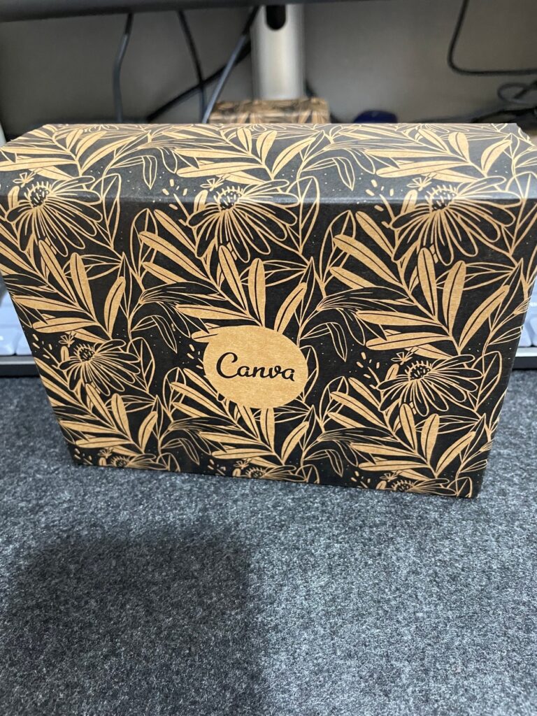 Canvaの年賀状印刷の作成方法　自宅に届いた箱